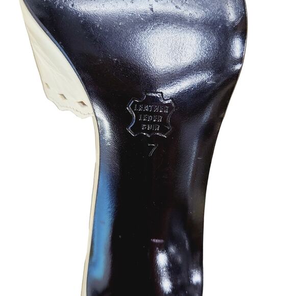 Charles Jourdan Cream Heels - Picture 7 of 7